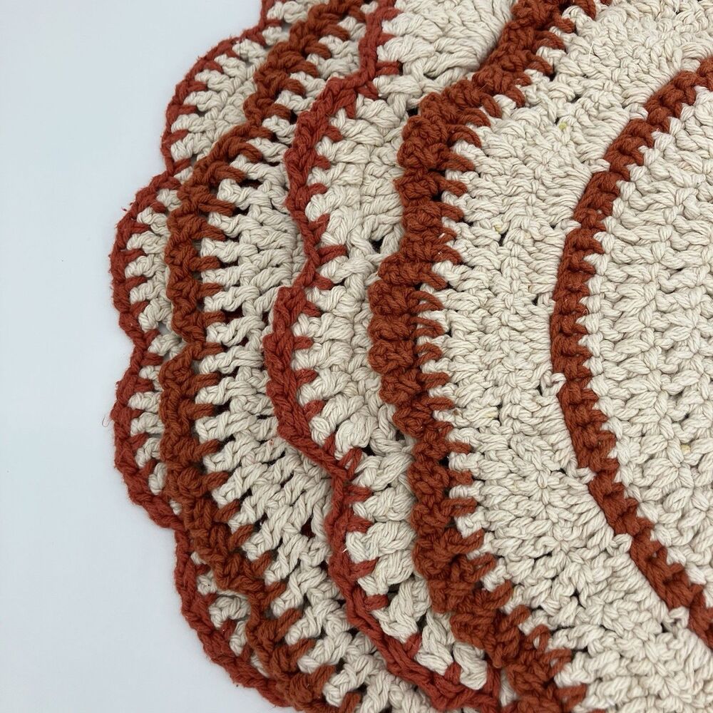 Rachel Ashwell Farmhouse Round Placemats (4) 15 in Crocheted Rust Edge - Picture 2 of 7